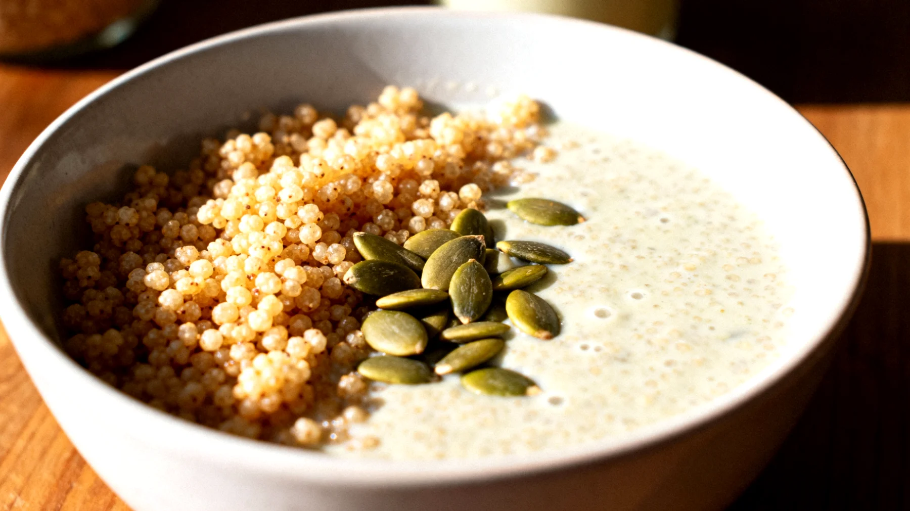 Amaranto soffiato con latte di canapa e semi di zucca"